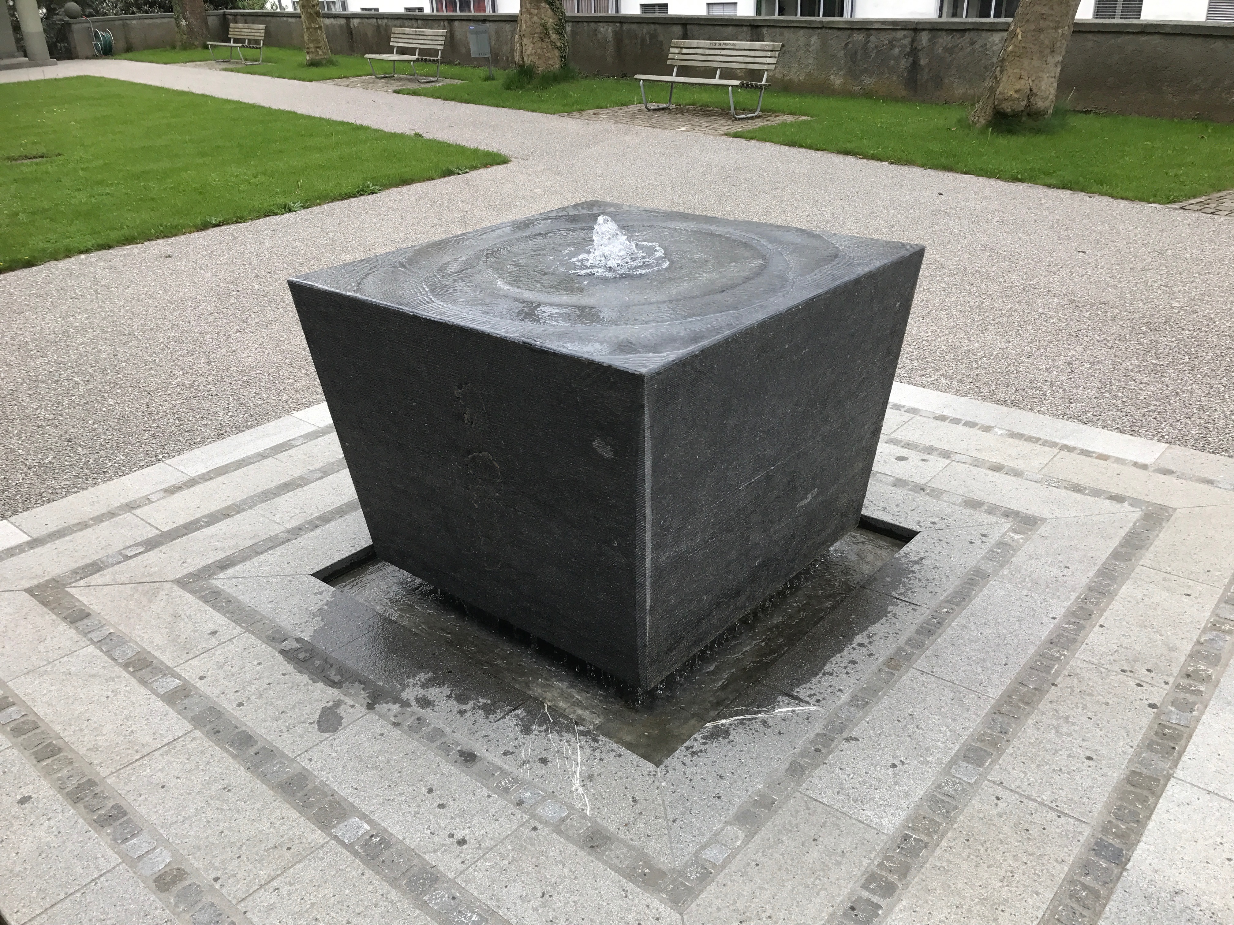  Fontaine moderne 